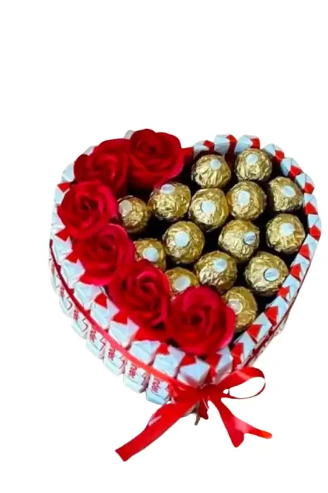 Herzbox mit roten Rosen und Ferrero